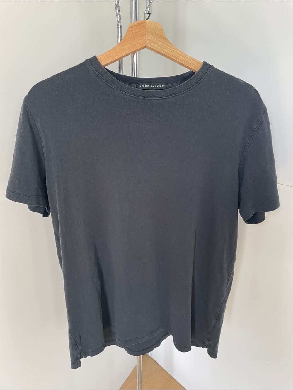 Men’s Black Robert Barakett T-Shirt. Size Medium.